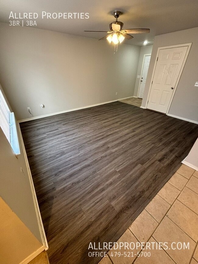 Building Photo - 954 N Daisy Ln