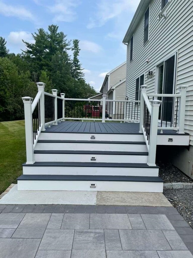 Building Photo - 9 Sunblaze Dr