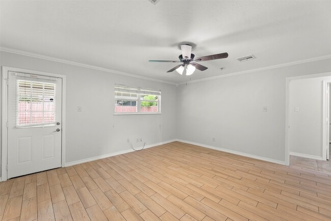 Building Photo - 519 Guyer St