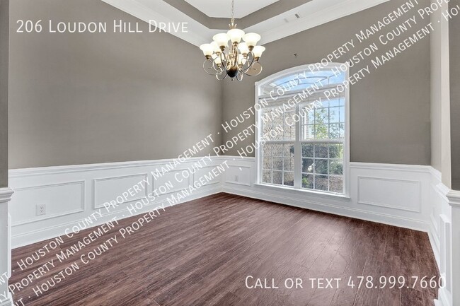 Building Photo - Single level - Split floor plan - All bric...