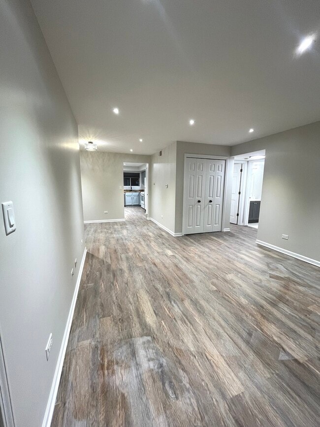 Building Photo - 7875 N Caldwell Ave