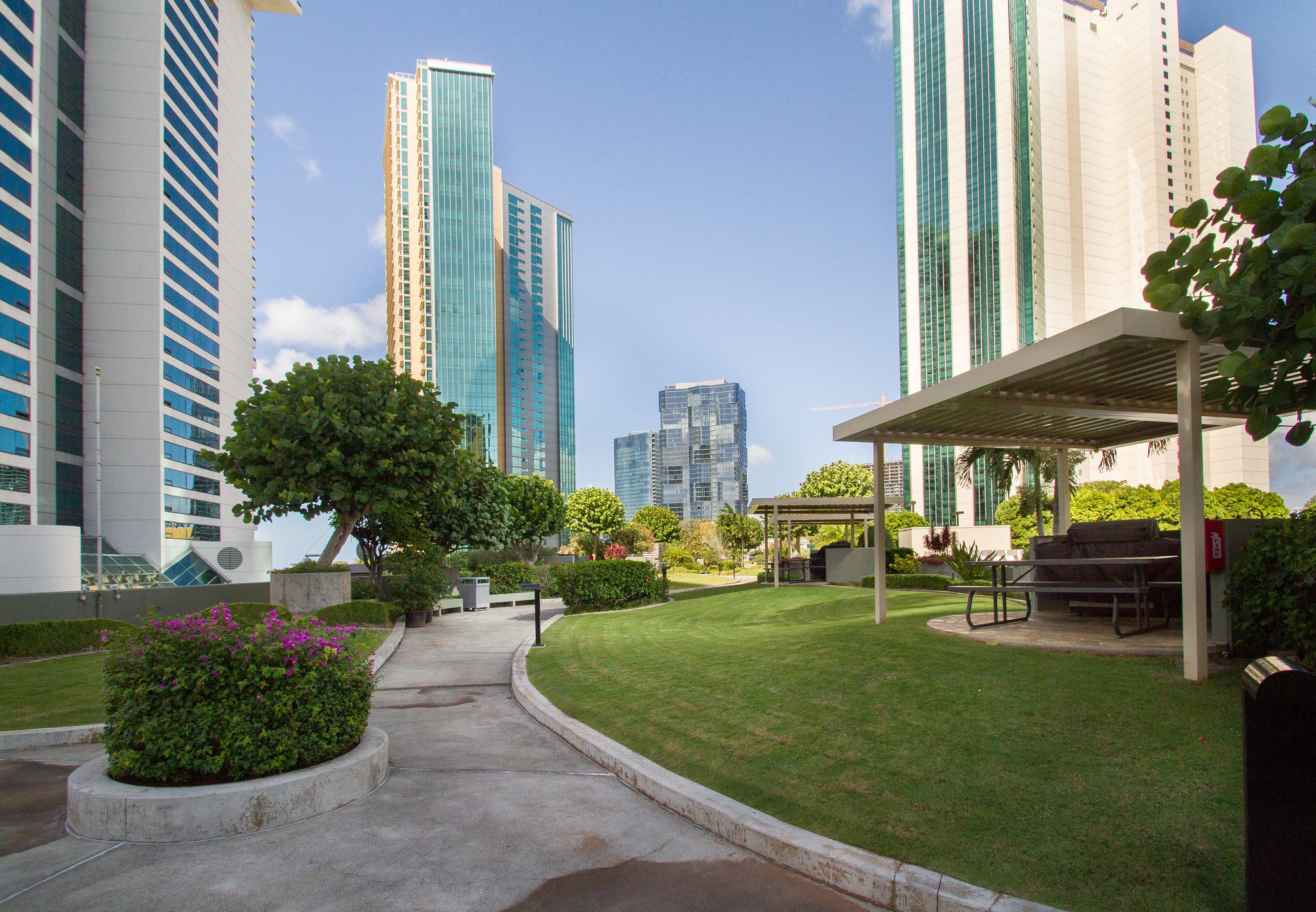 Bsrb-Q Cabana - 1330 Ala Moana Blvd