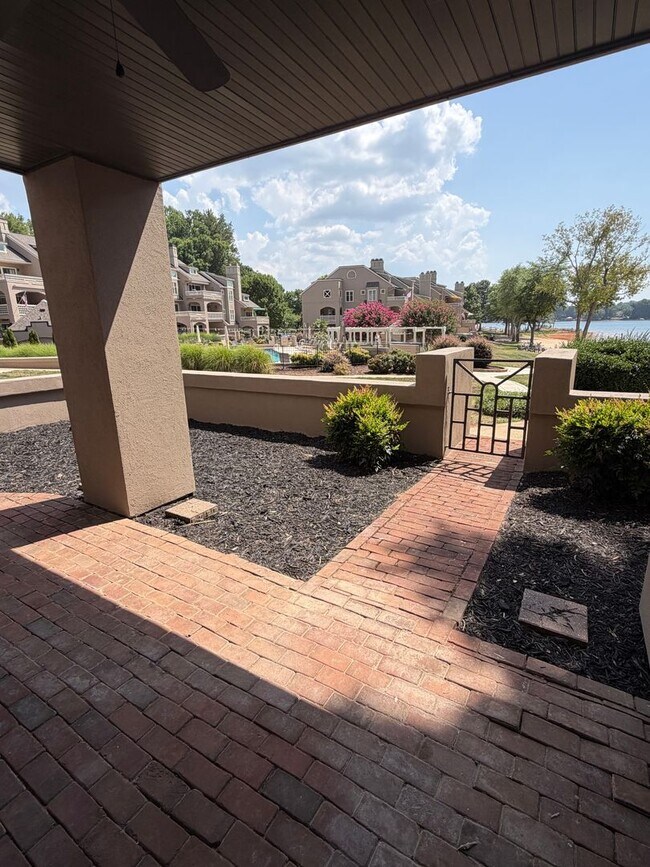 Building Photo - 646 Portside Dr