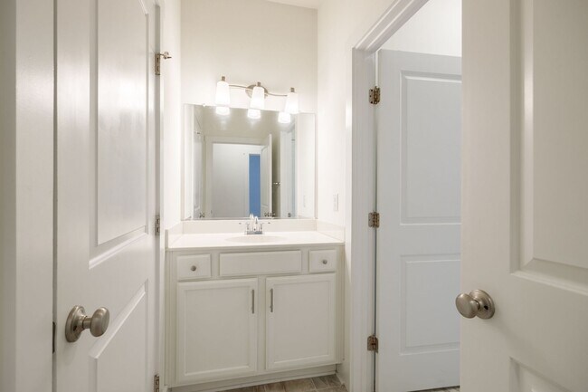 Building Photo - 408 N Robinson St