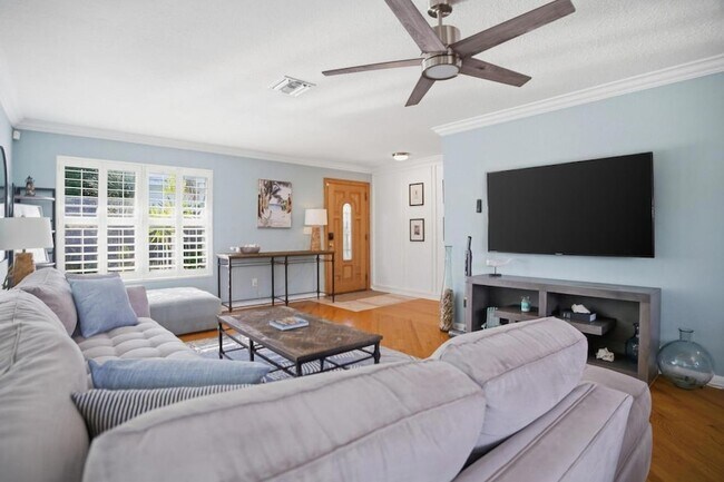 Building Photo - 525 N L St