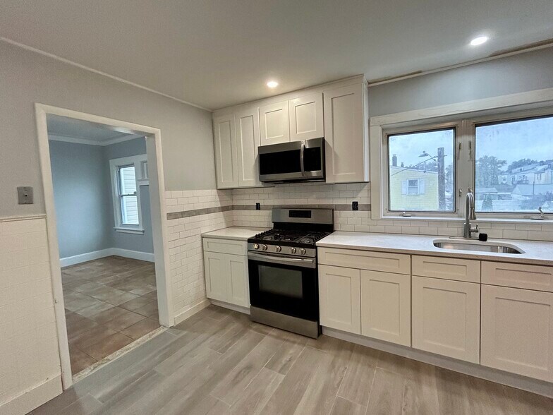 Kitchen - 227 N 15th St