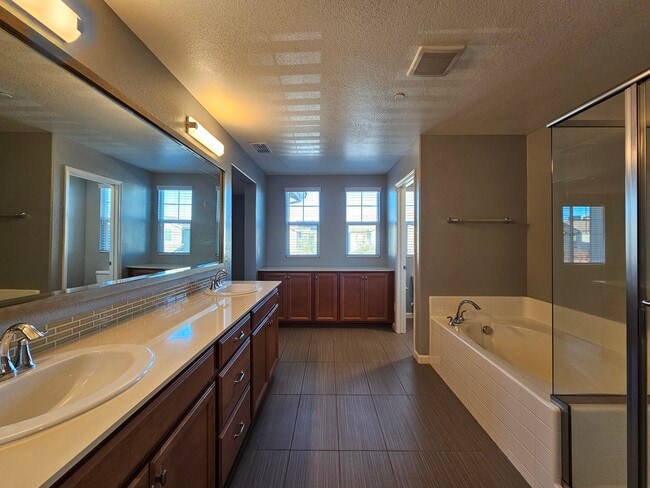 Building Photo - 10900 Merrick Way
