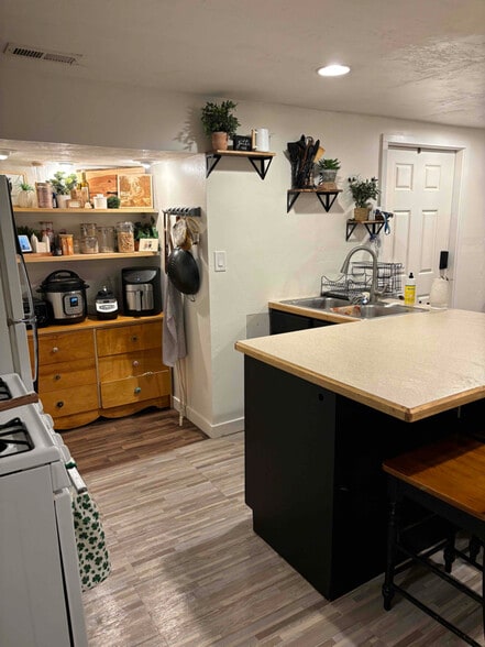 Building Photo - 1251 E 460 S St