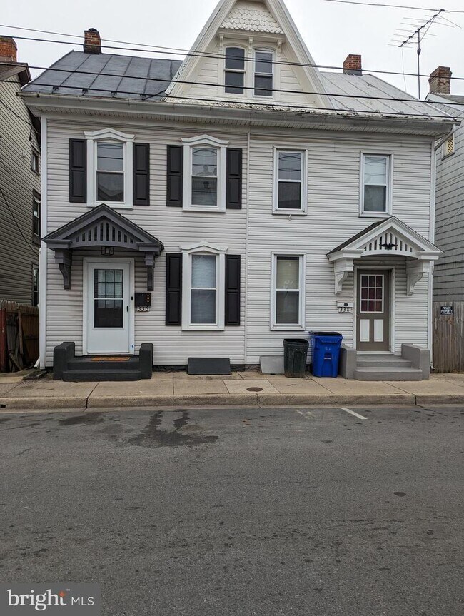 Building Photo - 338 S Locust St