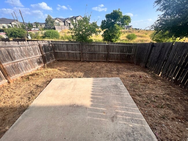 Building Photo - 3 bed 2.5 bath conner townhome $1,345