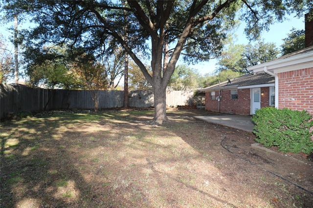 Building Photo - 2703 Peachtree Ln