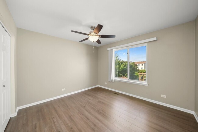 Building Photo - 3251 Thunderbird Ct E