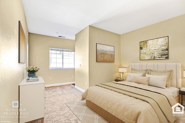 Building Photo - 3BR/2.5BA Townhome Close to the Sonoma Plaza!