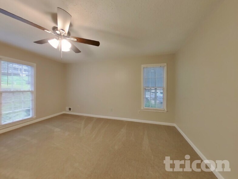 Building Photo - 649 Stratford Dr