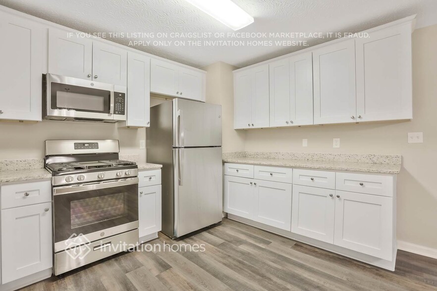Building Photo - 145 W Forest Dr