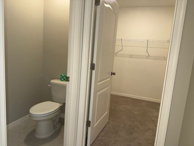 Building Photo - Grab this 4 bedroom home today!