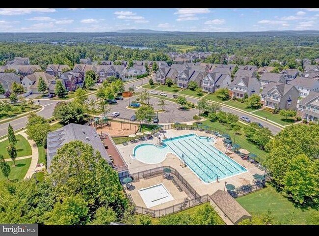 Building Photo - 42586 Ash Tree Dr