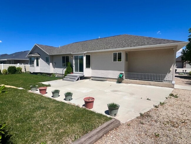 Building Photo - Herriman Rambler with Basement Apartment