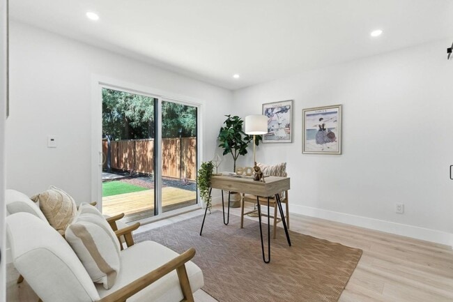 Building Photo - Refined Redwood City Living: Exquisitely R...