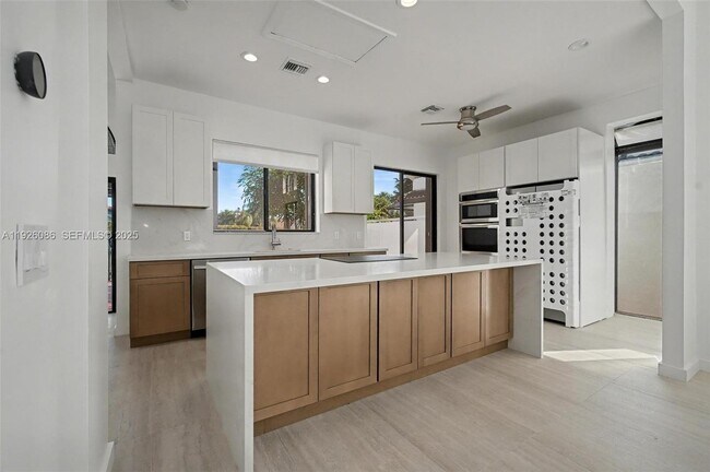 Building Photo - 6438 Via Rosa