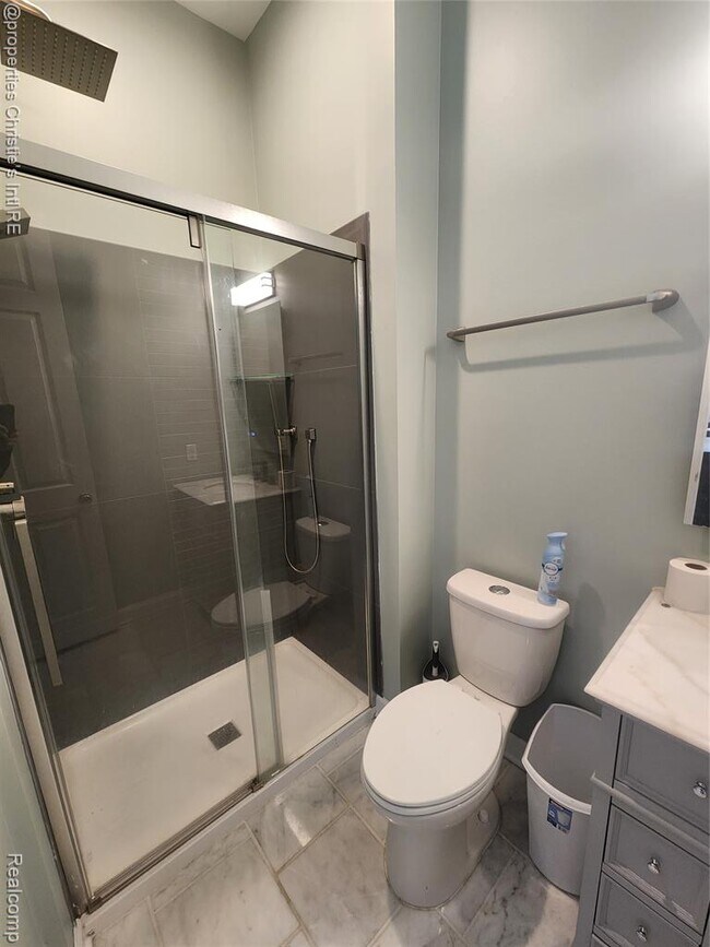 Building Photo - 35 Adelaide St