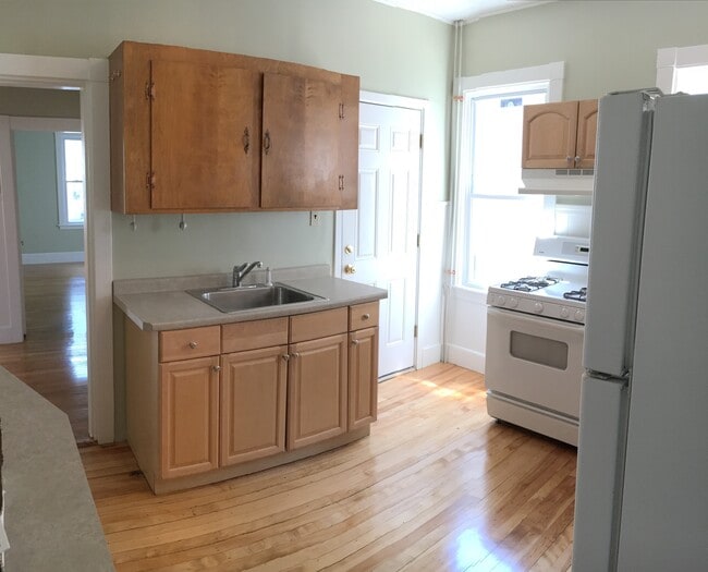 kitchen facing back entrance - 195 Bolton St