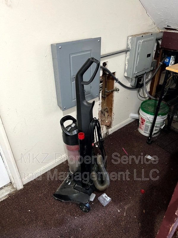 Building Photo - 51 Glenwood Dr