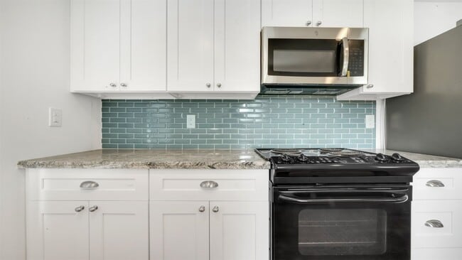 Building Photo - 129 E 31st 1/2 St