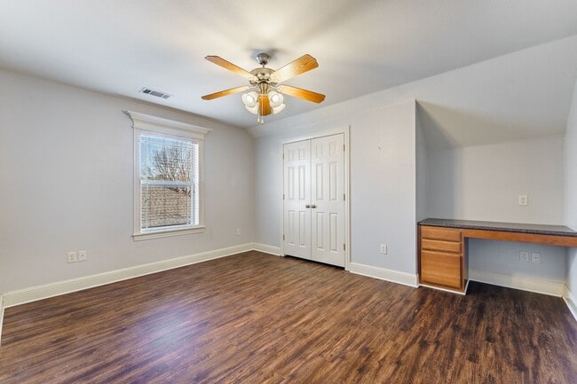 Building Photo - Great size duplex in Gravette!