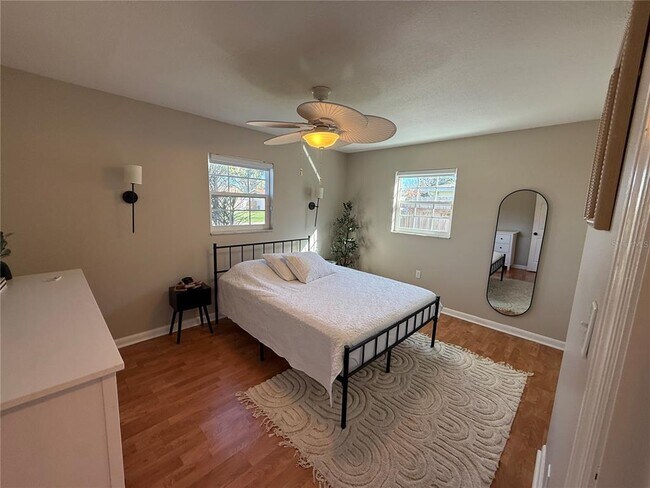 Building Photo - 3066 19th Pl SW