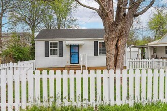 Building Photo - Beautiful Home in Nashville!