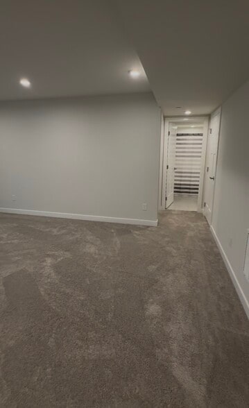 Building Photo - 310 Helenium Dr