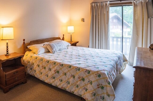 Building Photo - 18 Bunker Ln