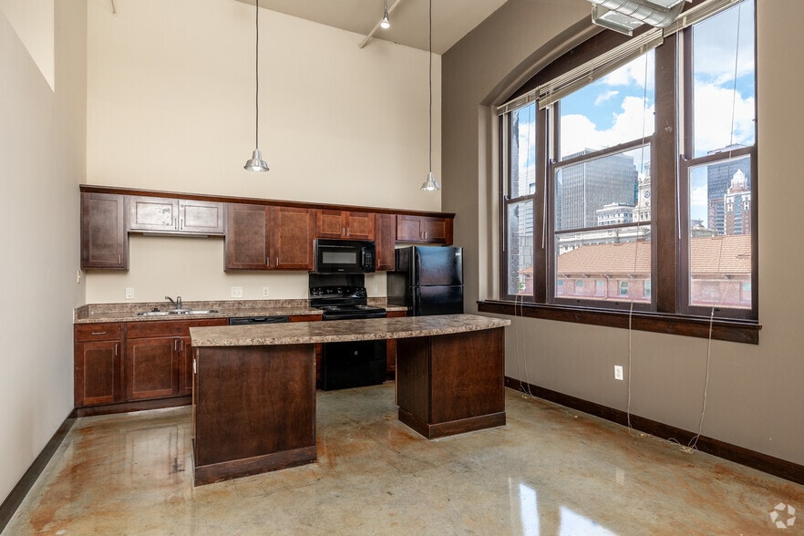 1BR, 1BA - 740 SF - Kitchen - Rumely Lofts