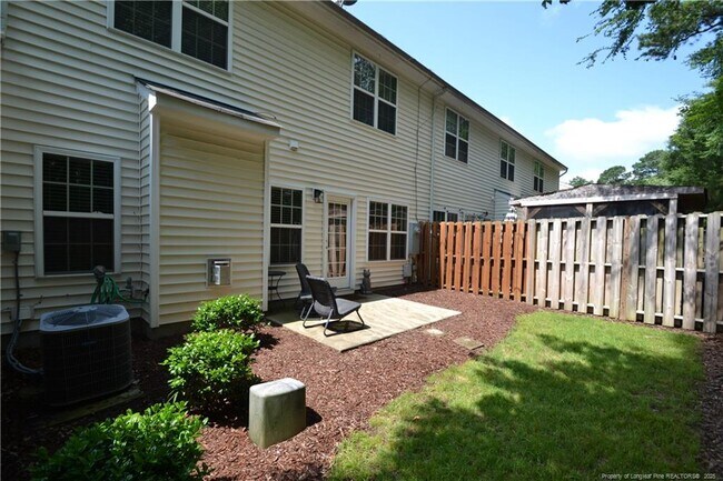 Building Photo - 3115 Manhasset Ln