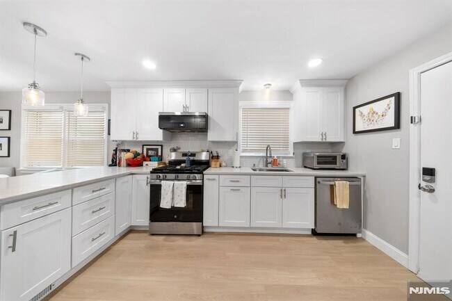 Building Photo - 47 Morris Pl