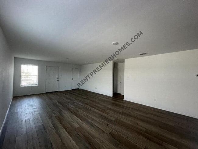 Building Photo - 531 Cochran Dr