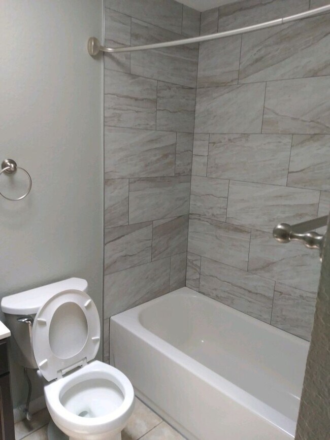 Building Photo - South Lakeland Rental!!