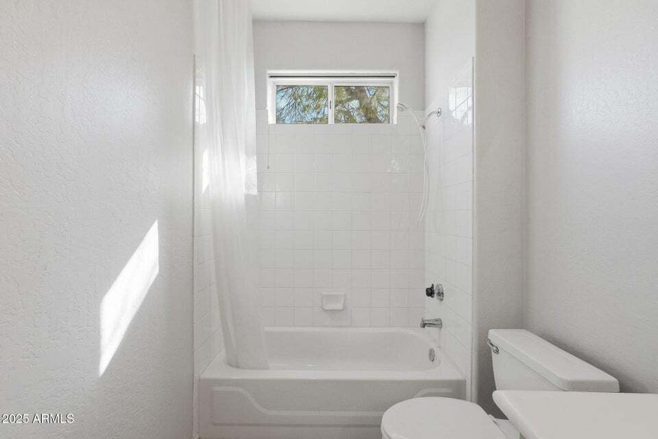 Building Photo - 1747 E Northern Ave