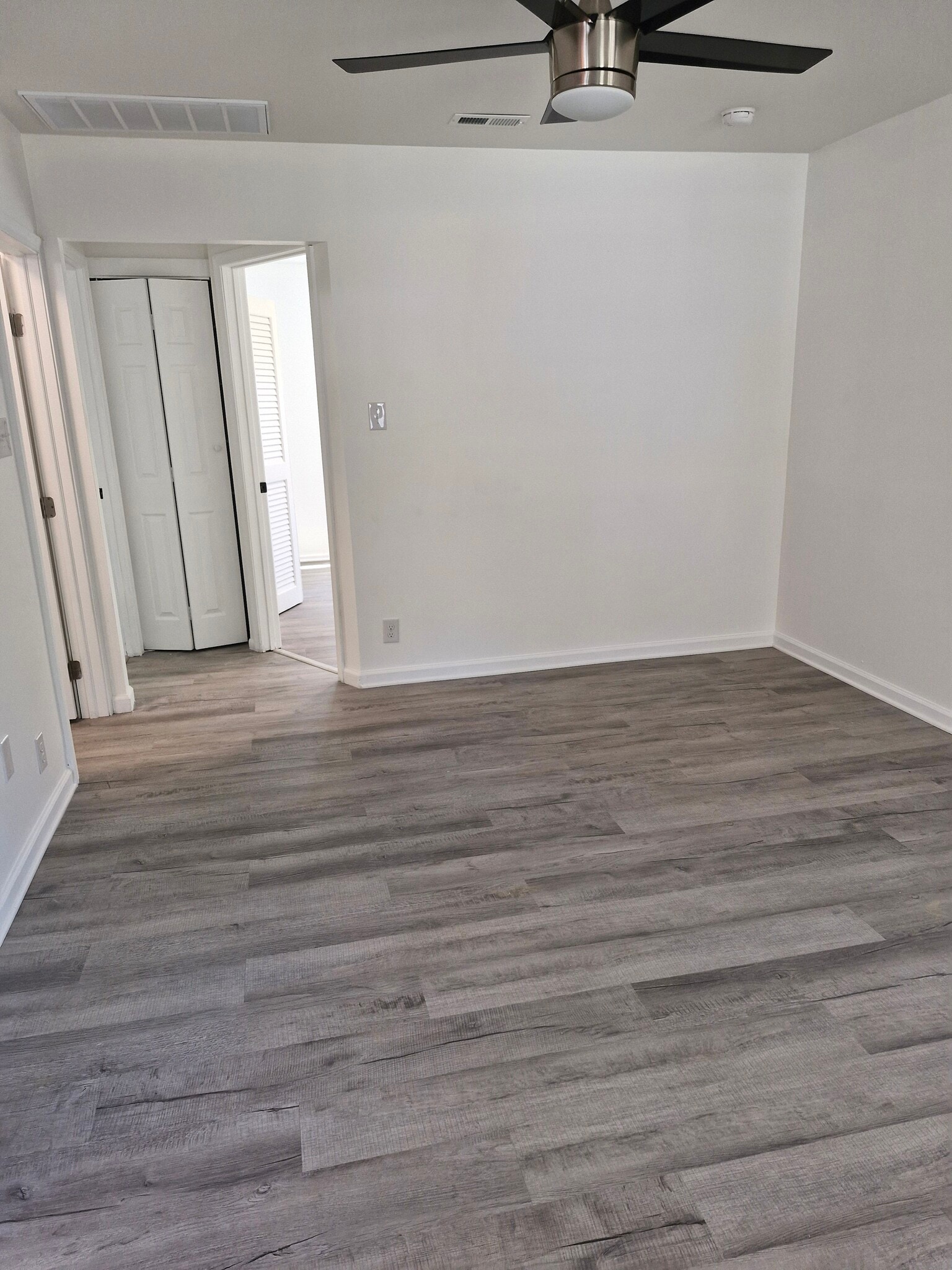 Living room - 405 Baptist Rd