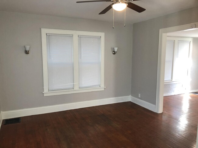 Building Photo - 172 N Roys Ave