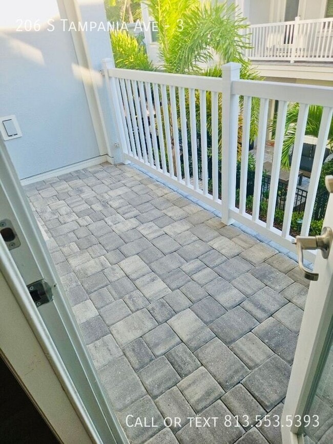 Building Photo - 206 S Tampania Ave