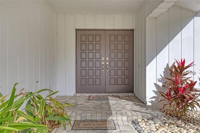 Building Photo - 4989 Pineview Cir