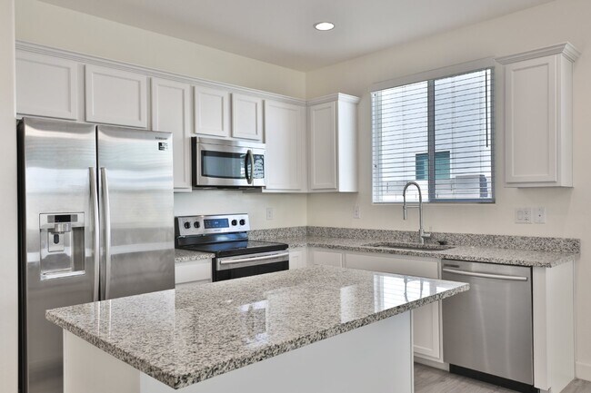 Building Photo - Beautiful and Clean Home Ready for You to ...