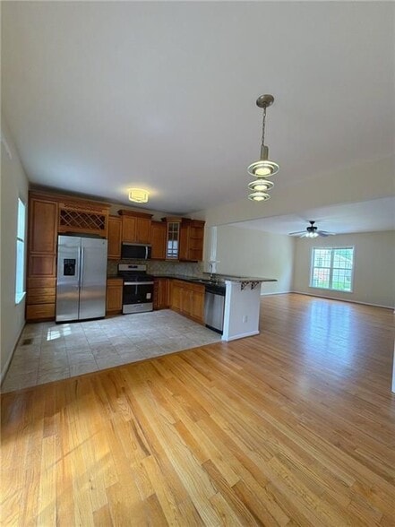 Building Photo - 4012 Howell Park Rd