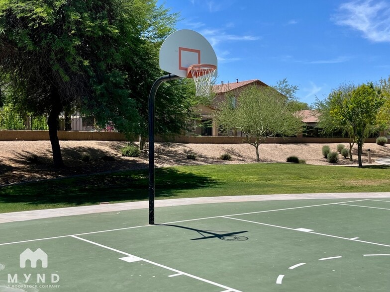 Building Photo - 714 E Lovegrass Dr