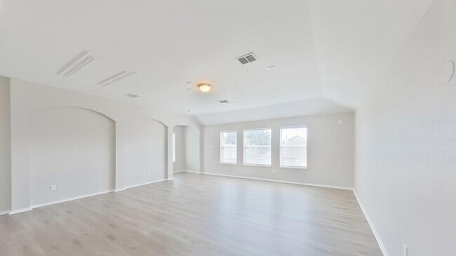 Building Photo - FOR RENT NOW