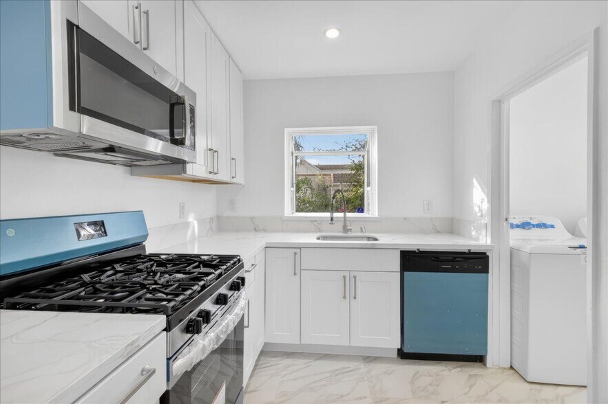 Building Photo - 4859 W 12th St