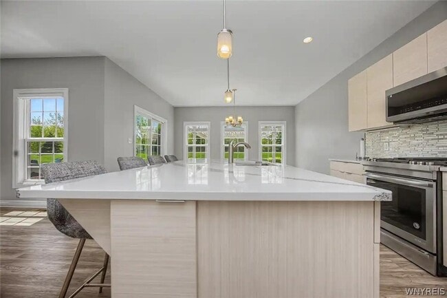 Building Photo - 46 Eagleview Dr