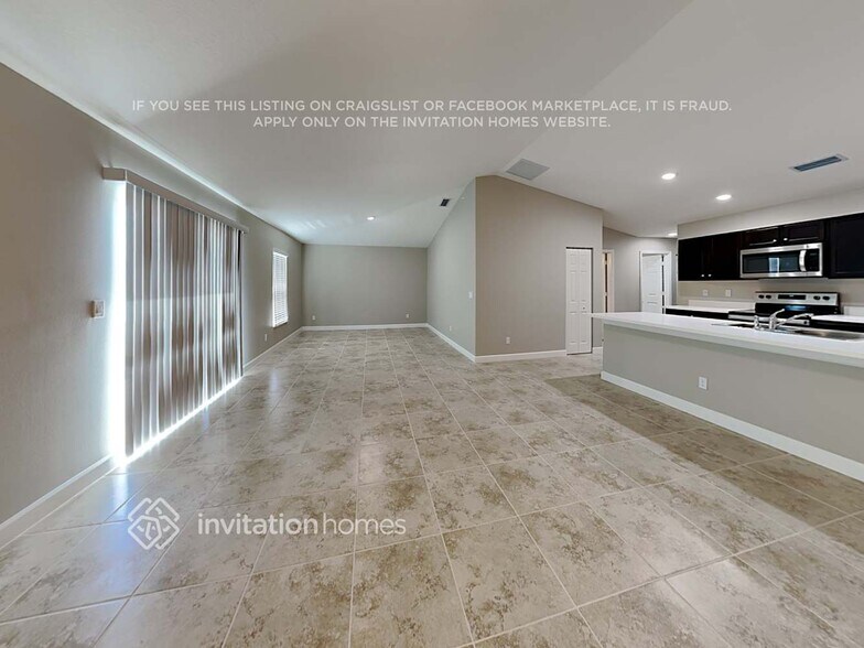 Building Photo - 558 Oldenberg St SW